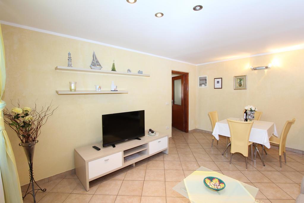 Apartments Pataj 로비니 외부 사진